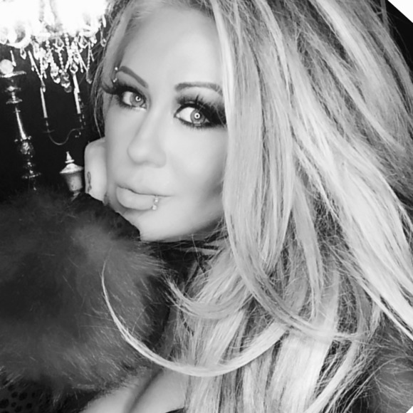 Meet your Posher, Julianne - Picture 1 of 1